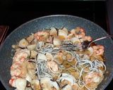 Foto del paso 1 de la receta: Lomos de merluza con almejas, gambones y gulas