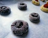 Foto del paso 12 de la receta: Panellets variados (chocolate, membrillo y guindas confitadas)