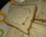 A picture of step 2 of Simple bread and egg.