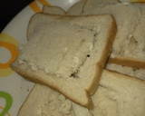 A picture of step 2 of Simple bread and egg.