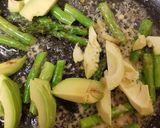 A picture of step 2 of Avocado, Asparagus tomato with Grated mozarella Dish.