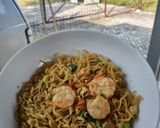 Foto langkah ke 5 dari resep Mie goreng udang.