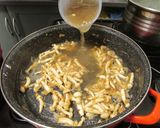 Sztroganoff ihlette húspogácsák 🍖🍄 fehérboros mártásban 🍷✨ recept fázis 7 fotója