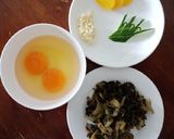Hình bước làm 1 của món Takanachahan (Cơm chiên cải chua Nhật Bản)