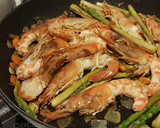 Foto del paso 5 de la receta: Noodels Gamberos con Espárragos Verdes al Vermout Rojo