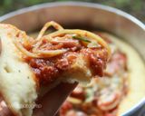 Foto langkah ke 6 dari resep Bolognese Pizza.