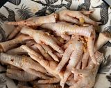 Hình bước làm 2 của món Chân gà nướng mật ong sa tế
