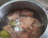 Foto del paso 1 de la receta: Patitas de cerdo en olla a presión