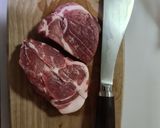 รูปขั้นตอนการทำที่ 1 ของ หมูกระเทียมพริกขี้หนูไข่ยู่ยี่