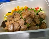 Une image de l'étape 13 de Poulet mariné aux poivrons tricolores et courgette.