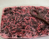 Foto del paso 4 de la receta: Budín de hojas de betarraga con tallarines rojos