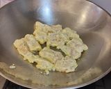 A picture of step 1 of Cream Corn with Fish Fillet.