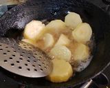 A picture of step 2 of Sindhi Aalu Tuk.