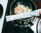 Hình bước làm 4 của món Nui rau củ xào tôm cho bé