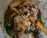 Gambar langkah 3 resipi 21:9:26 - Ayam masak kurma.