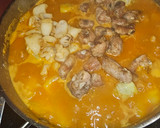 Foto del paso 5 de la receta: Costillas de cerdo con sepia, patatas y langostineras