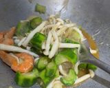 Gambar langkah 4 resipi Sayur Cendawan dan Petola.