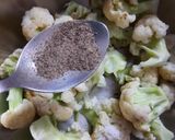 A picture of step 4 of Thai Fried Cauliflower.