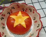 Hình bước làm 3 của món Cờ đỏ sao vàng đơn giản từ cà chua