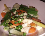 Foto del paso 4 de la receta: Tofu salteado con menestra de verduras