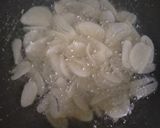 Foto langkah ke 4 dari resep Kering Tempe Kentang Kriuk Pedas Manis.