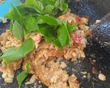 Foto langkah ke 6 dari resep Tempe Penyet Kemangi.