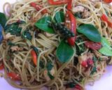 รูปขั้นตอนการทำที่ 5 ของ สปาเก็ตตี้ผัดขี้เมาไก่
