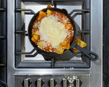 Foto del paso 4 de la receta: Chilaquiles rojos con huevo para mamá