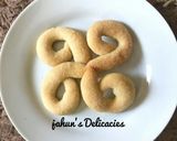 A picture of step 3 of 6-9 shaped Cookie.