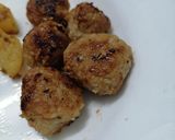 Hình bước làm 1 của món Thịt viên chiên và khoai tây lắc