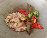 Foto langkah ke 2 dari resep Tumis Kangkung Saus Tiram.