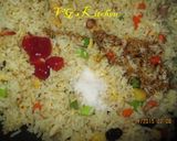 A picture of step 4 of Thai Pineapple Fried Rice (KHAO PHAD SAPPAROT).