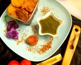 A picture of step 6 of Tomato chutney pakora😍.