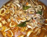 Foto langkah ke 5 dari resep Cumi-Cumi Kuah Pedas.