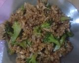 Foto langkah ke 3 dari resep Nasi goreng brokoli.