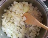 A picture of step 1 of Beef patties.