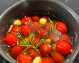 Foto del paso 1 de la receta: Focaccia de Tomates y Ajos confitados con Romero y Sal en escamas