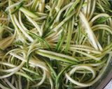 Φωτογραφία βήματος 2 της συνταγής Baked camembert zucchini pasta (zoodles)
