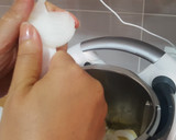 Foto del paso 2 de la receta: Tortilla de patatas y cebolla en Tm5