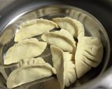 A picture of step 9 of Paneer Momo.