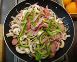 A picture of step 5 of [Midnight Diner] Simple Version of Napolitan Spaghetti.