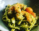 Foto del paso 4 de la receta: Tallarines al pesto de almendras y anacardos con cherry y langostinos 🦐