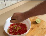 Foto del paso 4 de la receta Caballa marinada con picadillo fresco