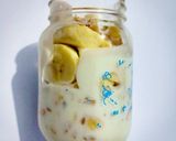 Foto langkah ke 1 dari resep Banana & muesli yogurt.