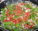 Foto del paso 3 de la receta: Arroz con conejo desmigado y verduras