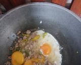 รูปขั้นตอนการทำที่ 2 ของ ผัดหมูสับใส่ไข่