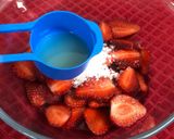A picture of step 1 of Strawberry Tender Coconut Spritzer.