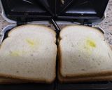صورة لخطوة 2 من وصفة سندويشات خبز التوست بحشوة التونة 🥪