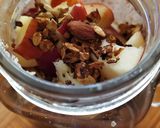 Hình bước làm 2 của món Yến mạch cacao táo qua đêm (Overnight oats)