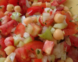 Foto del paso 4 de la receta: “Trampó mallorquín”, ensalada de verduras y  garbanzos aliñada con Agua de Mar